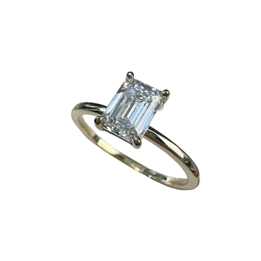 Anillo de Compromiso Oro Amarillo de 14k con Diamante de Laboratorio Esmeralda 1.00ct Certificado IGI