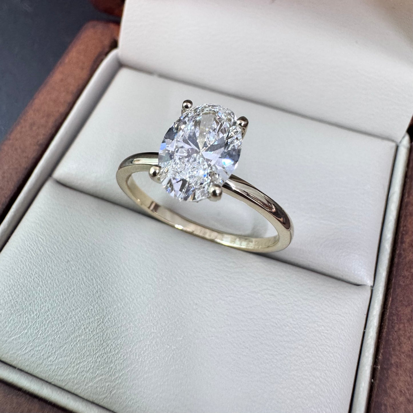 Anillo de Compromiso Oro Amarillo 14k con Diamante de Laboratorio Oval 1.50ct Certificado IGI