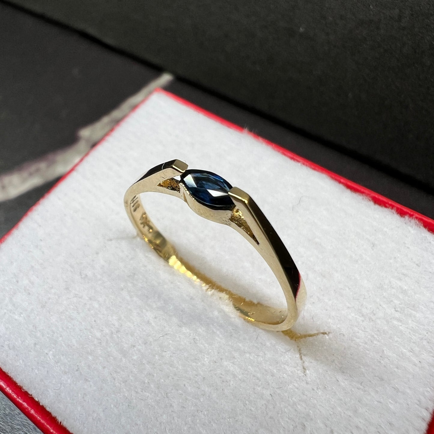 Anillo de Compromiso Oro Amarillo con Zafiro Natural