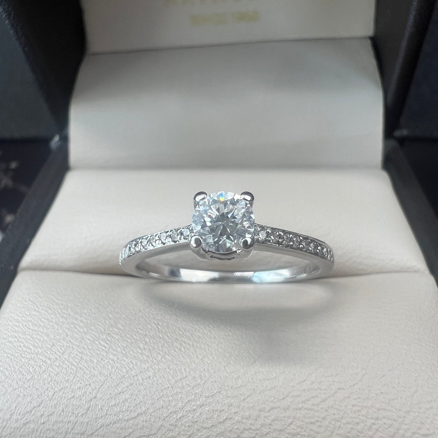 Anillo de Compromiso Oro Blanco 14k con Diamantes Naturales 0.35ct
