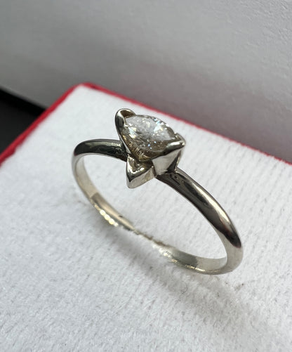 Anillo de Compromiso Oro Blanco con Diamante Natural Marquise 0.15ct