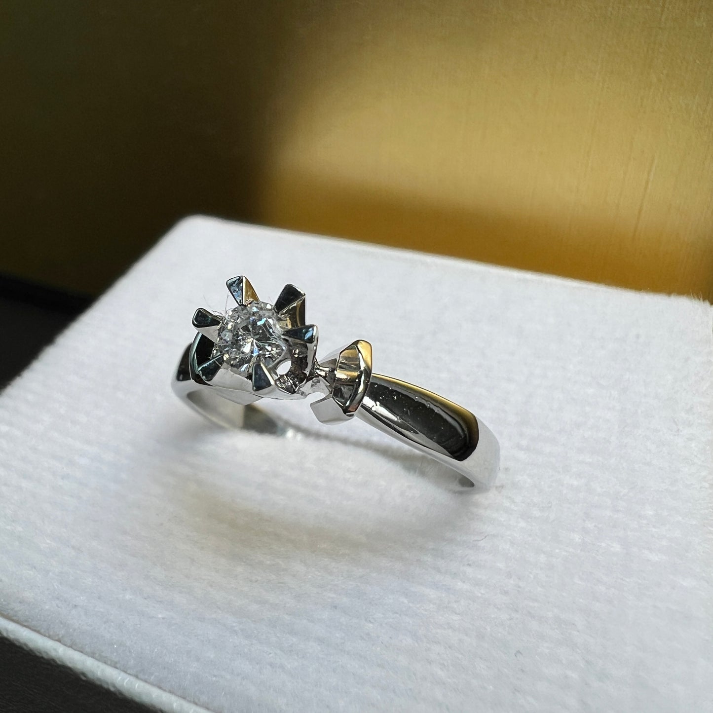 Anillo de Compromiso Oro Blanco con Diamante Natural 0.13ct