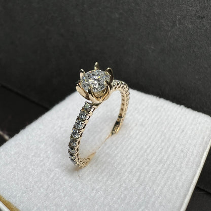 Anillo de Compromiso Pavé Oro Amarillo con Diamantes Naturales 1.22ct