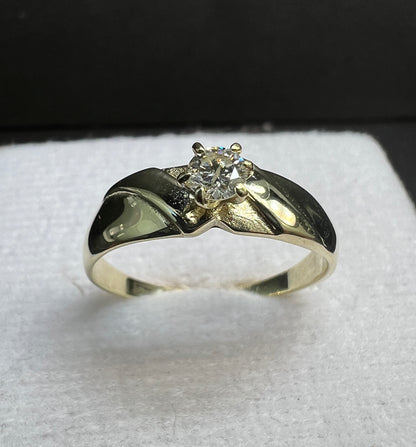 Anillo de Compromiso Oro Amarillo con Diamante Natural 0.15ct