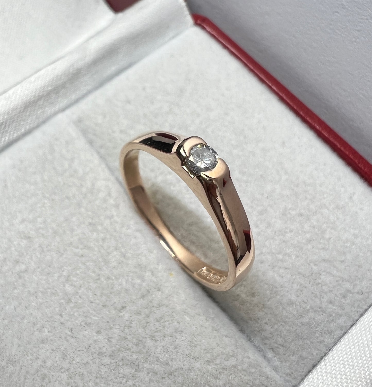 Anillo de Compromiso Oro Rosa con Diamante Natural 0.10ct