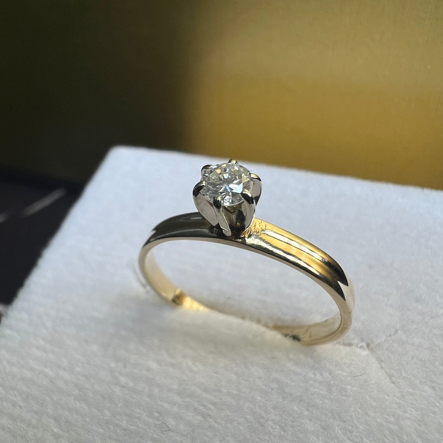 Anillo de Compromiso Oro Amarillo y Diamante Natural 0.13ct