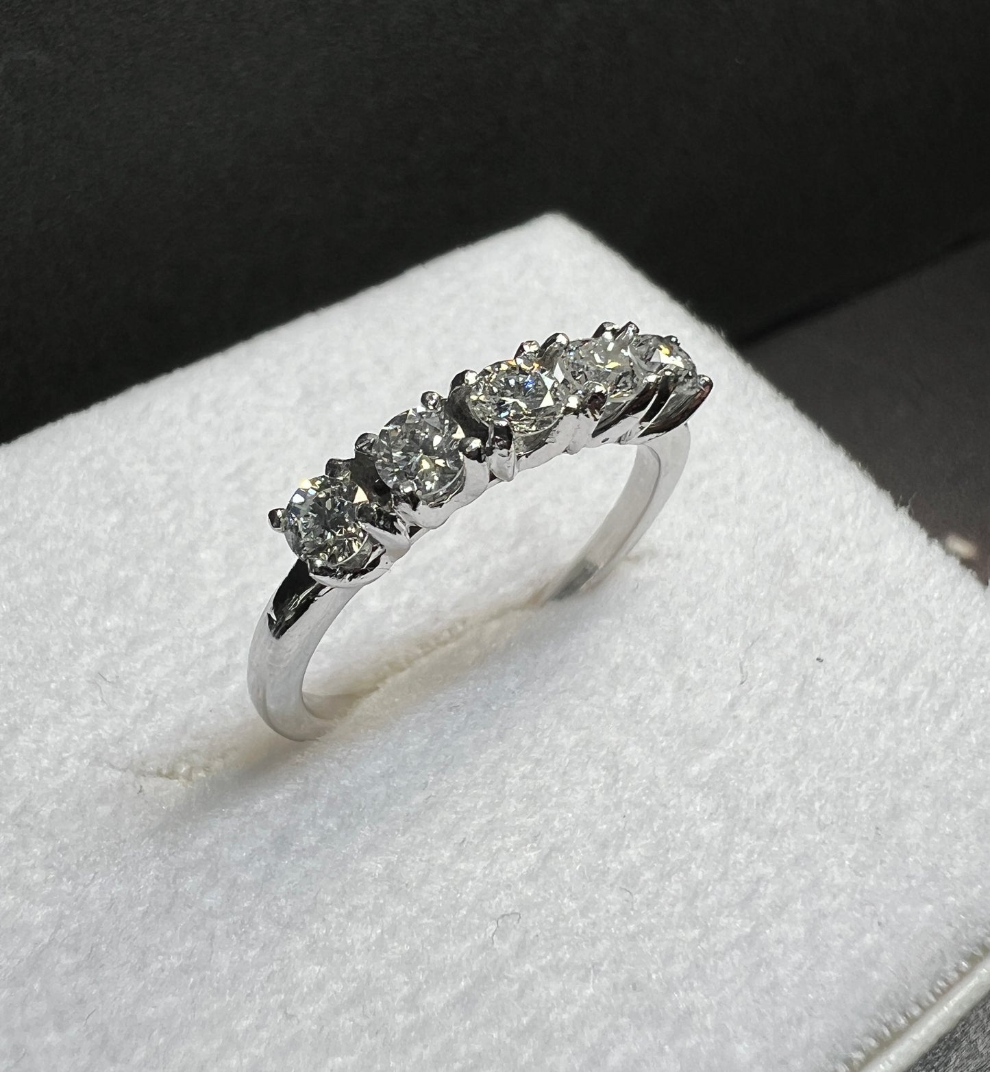 Anillo Churumbela Oro Blanco con Diamantes Naturales 0.45ct