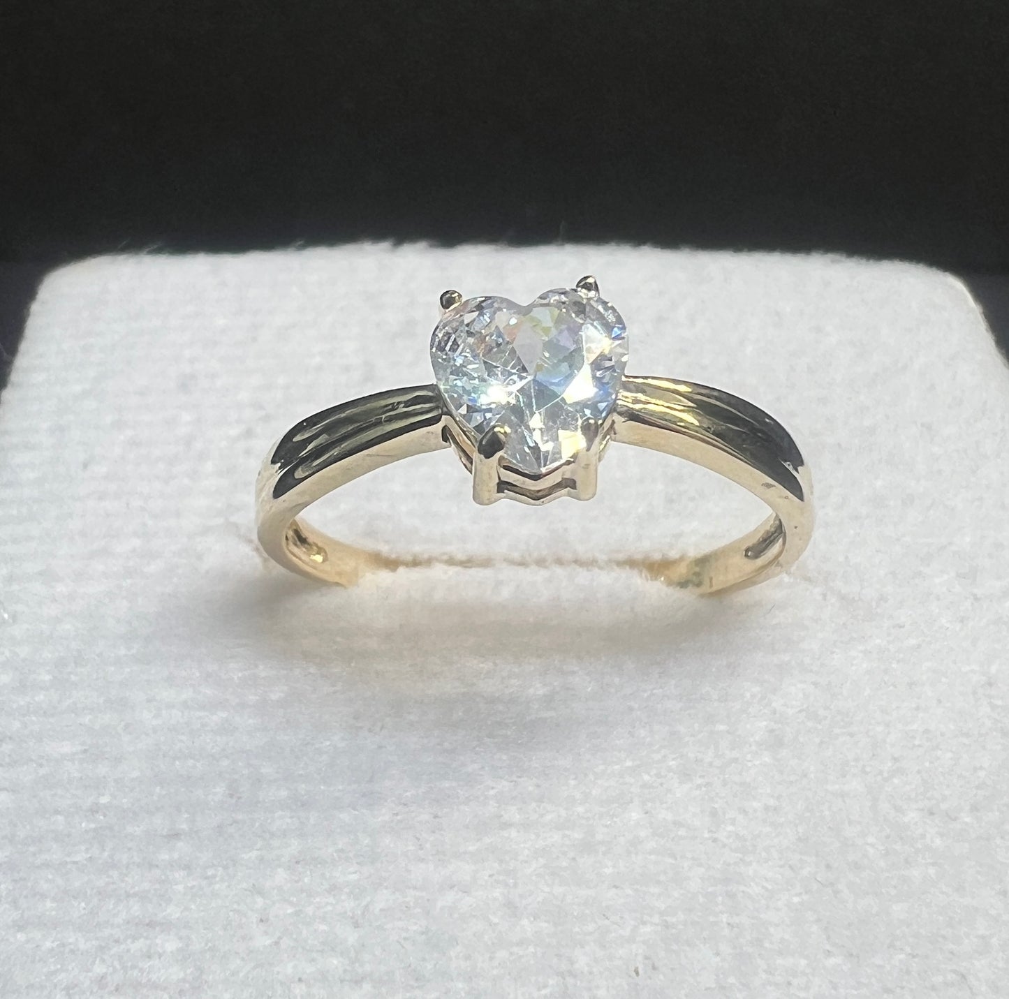 Anillo de Compromiso Oro con Zirconia Corazón