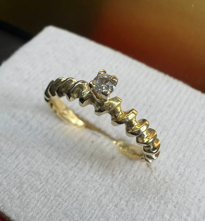 Anillo de Compromiso Oro Amarillo con Diamante Natural 0.10ct