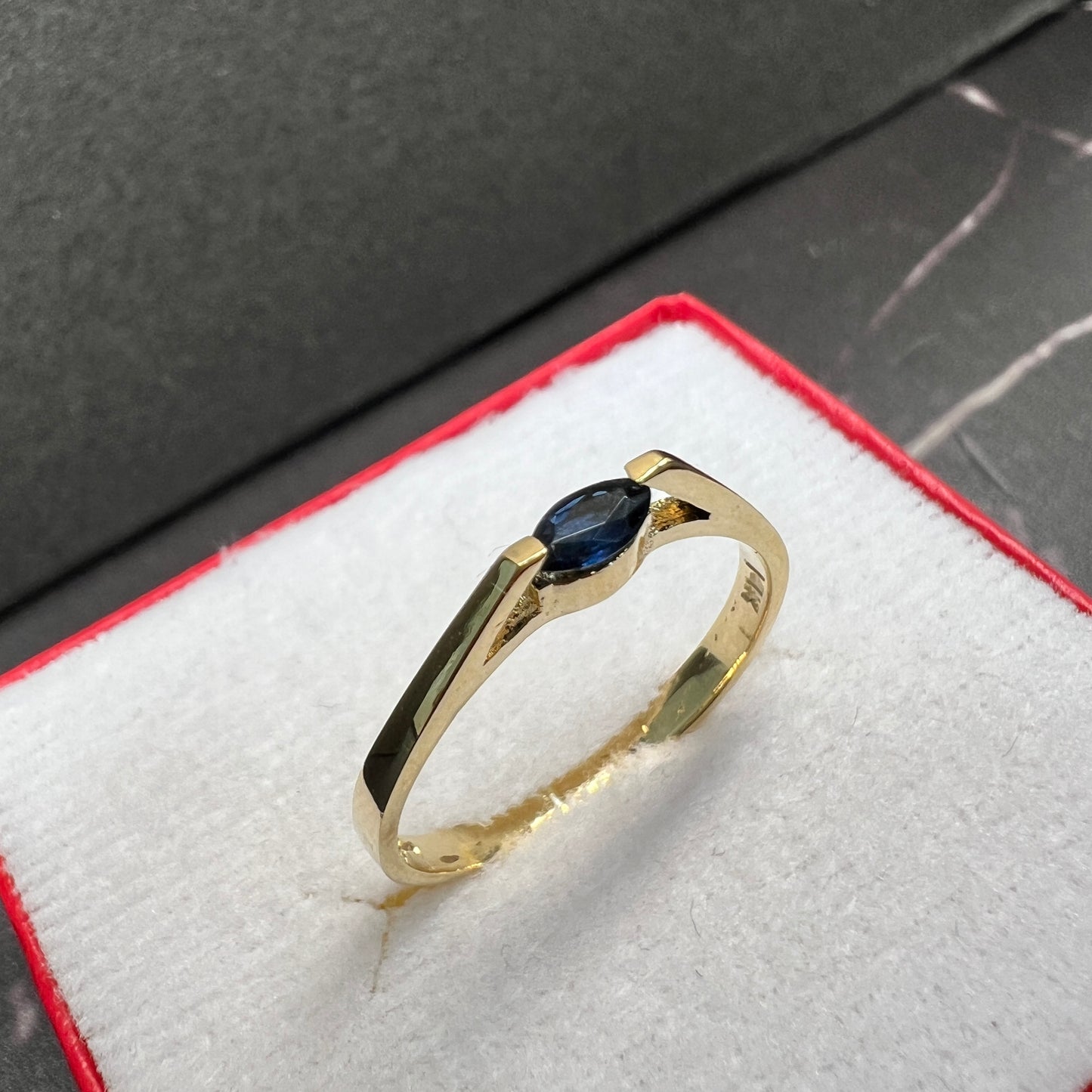 Anillo de Compromiso Oro Amarillo con Zafiro Natural