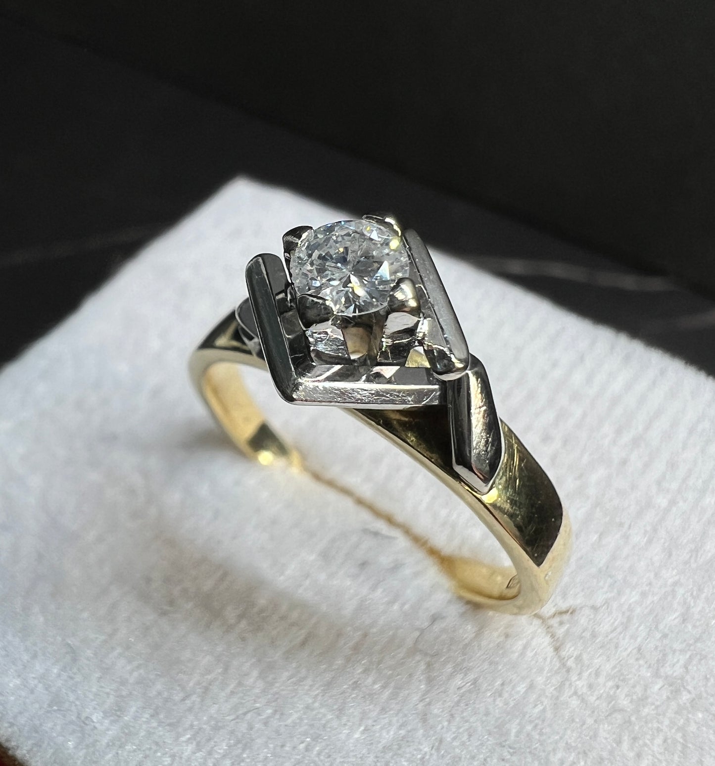 Anillo de Compromiso Oro Amarillo y Blanco con Diamante Natural 0.20ct