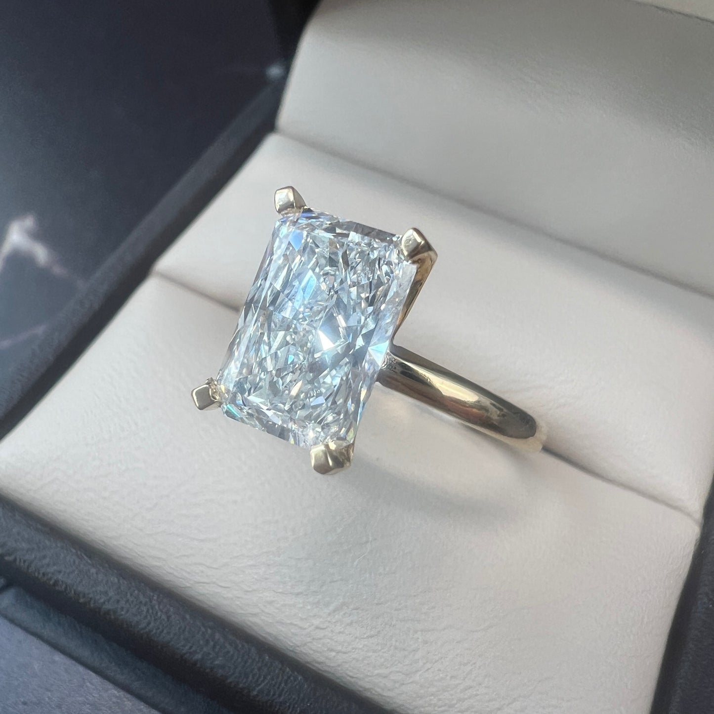 Anillo de Compromiso Oro Amarillo 14k con Diamante de Laboratorio Certificado IGI 2.52ct