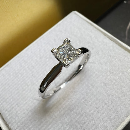 Anillo de Compromiso Oro Blanco 14k con Diamante Natural Princess 0.49ct