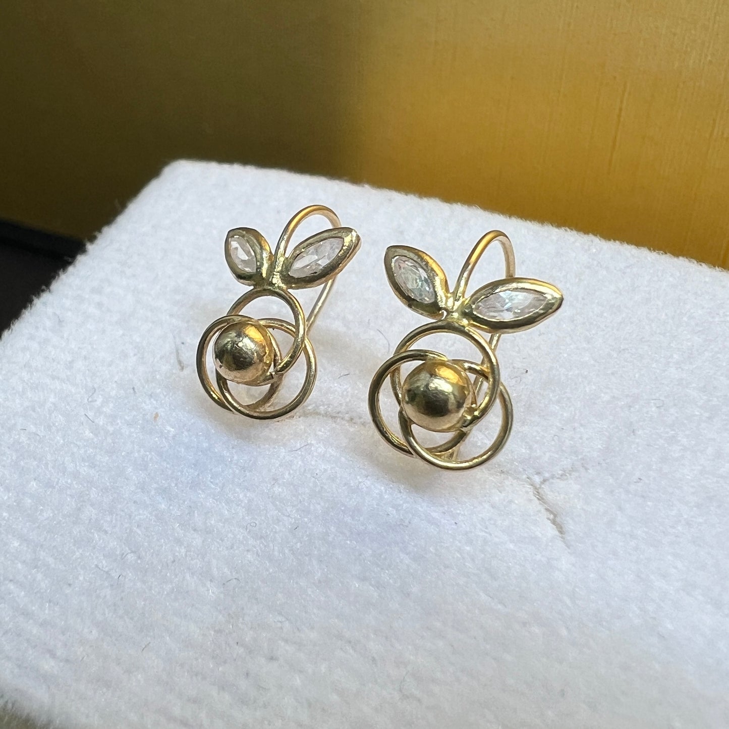 Aretes Oro Sólido 10kt con Zirconias