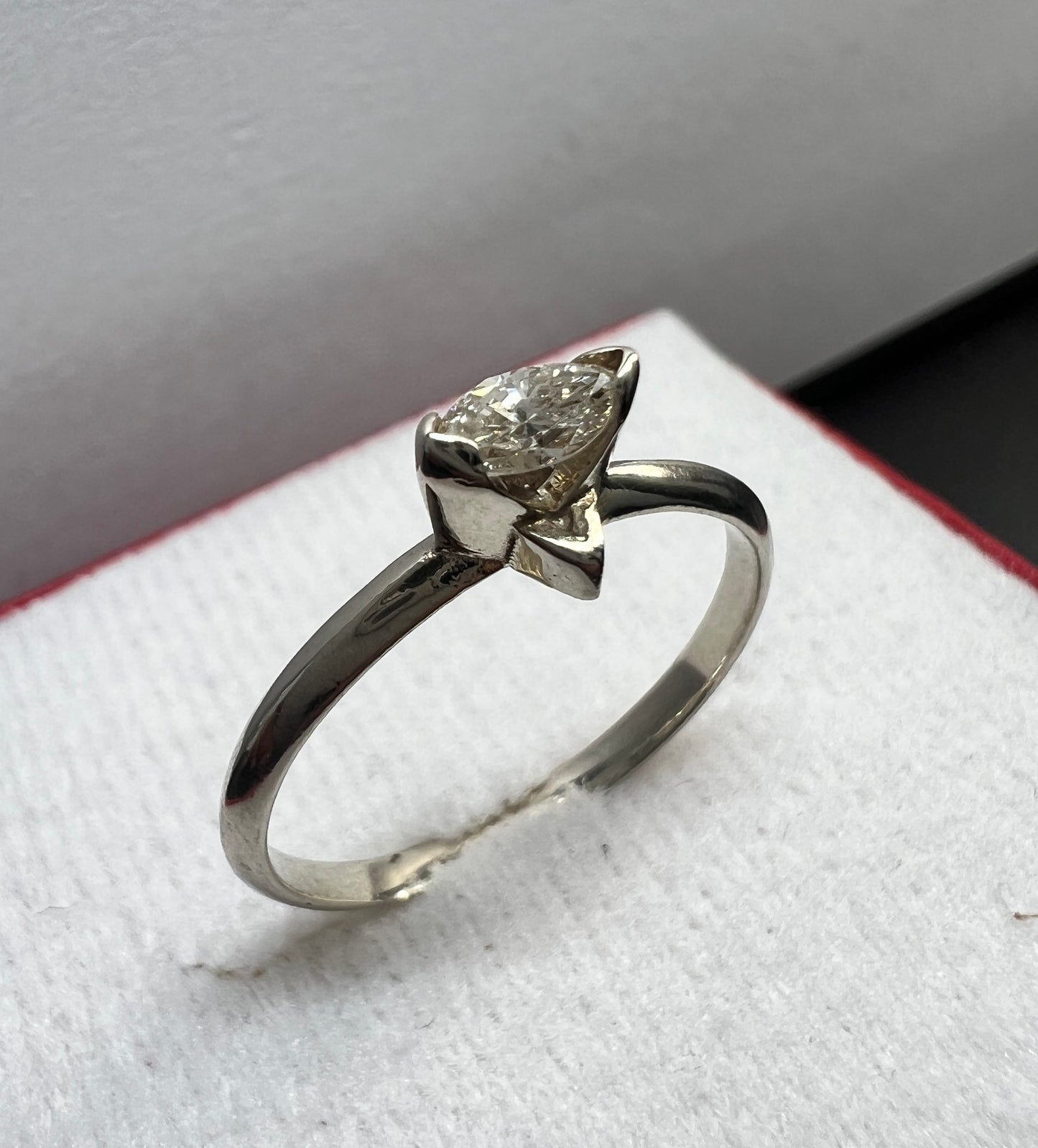 Anillo de Compromiso Oro Blanco con Diamante Natural Marquise 0.15ct