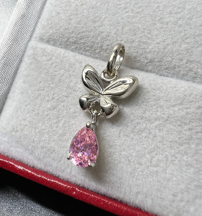 Dije Mariposa Oro Blanco 14kt con Zirconia Rosa