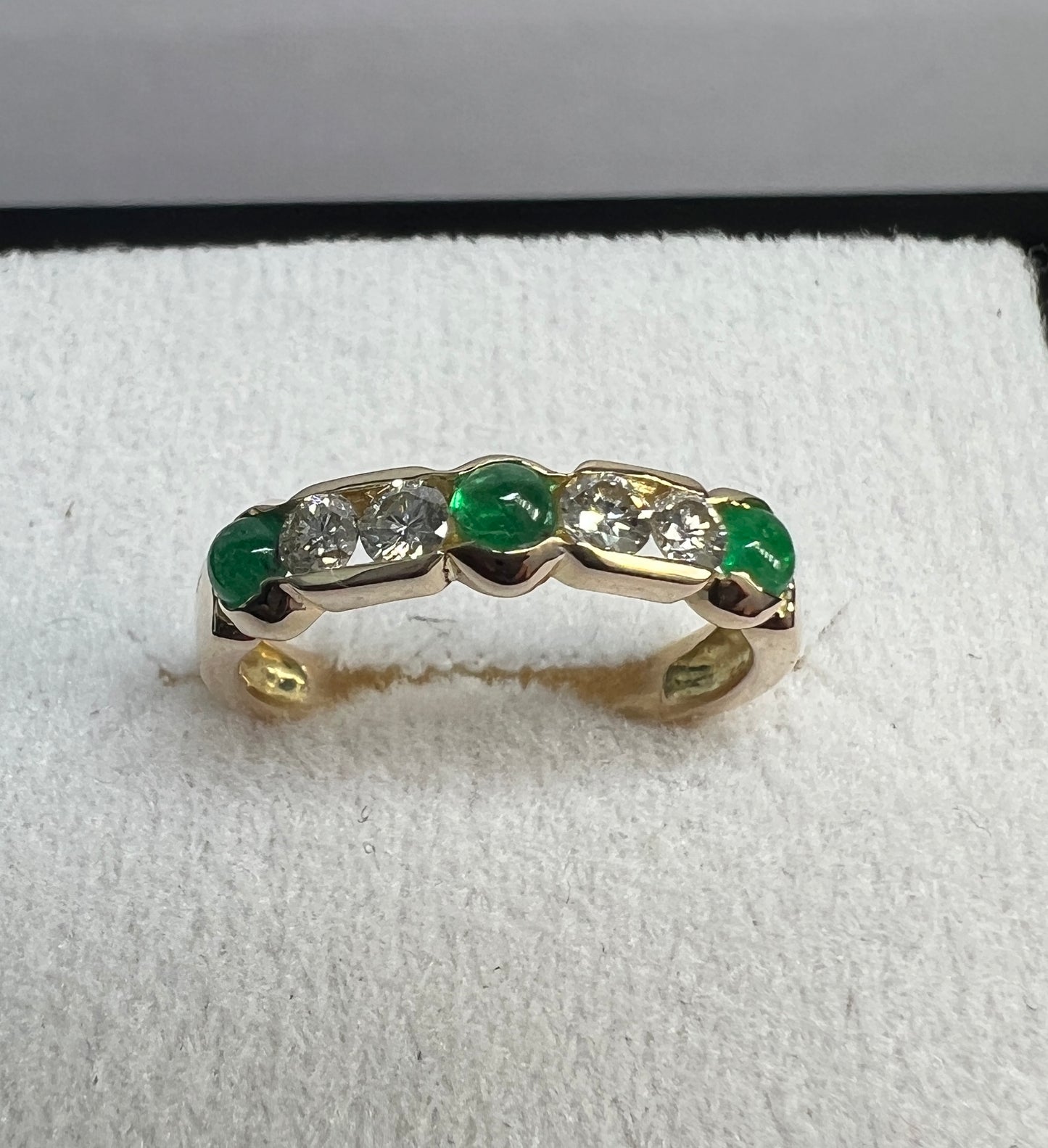 Anillo Churumbela Oro Amarillo con Diamantes y Jades Naturales 0.20ct