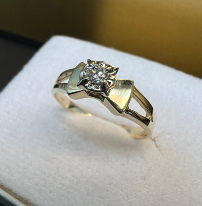 Anillo de Compromiso Oro Amarillo con Diamante Natural 0.15ct