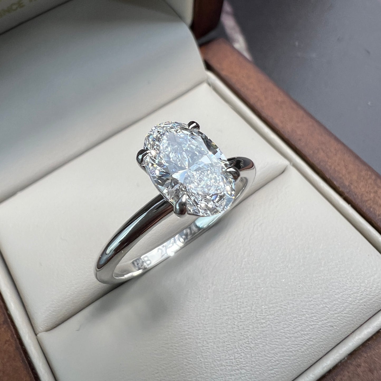 Anillo de Compromiso Oro Blanco 14k con Diamante de Laboratorio Oval 1.50ct Certificado IGI