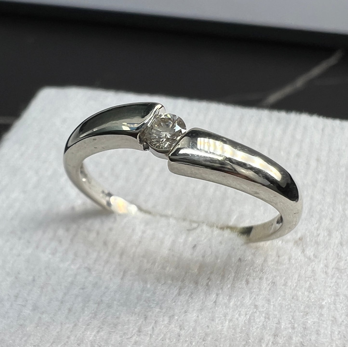 Anillo de Compromiso Oro Blanco con Diamante Natural 0.10ct