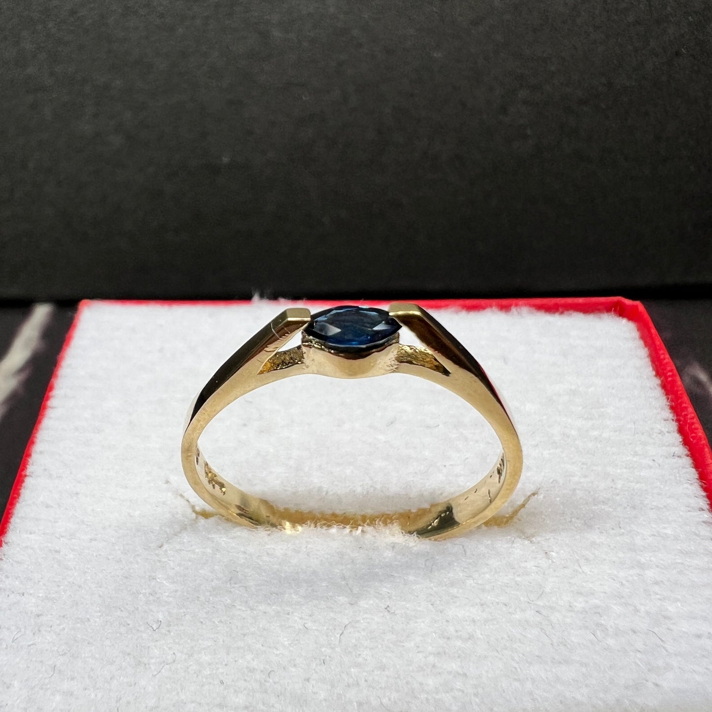 Anillo de Compromiso Oro Amarillo con Zafiro Natural