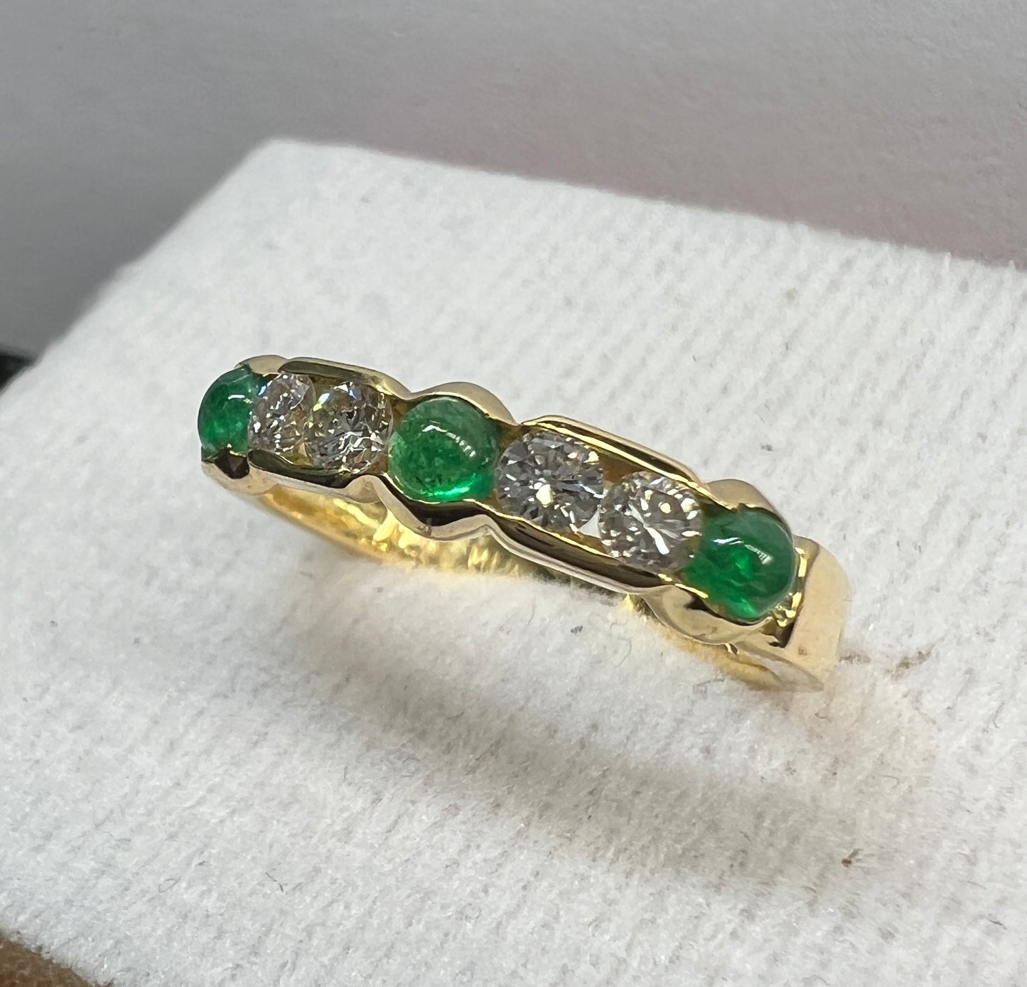 Anillo Churumbela Oro Amarillo con Diamantes y Jades Naturales 0.20ct