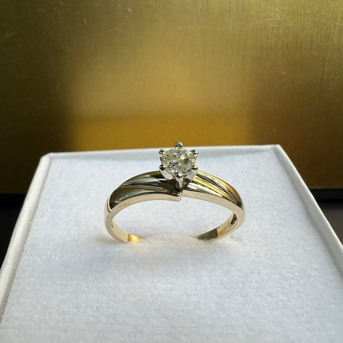 Anillo de Compromiso Oro Amarillo y Diamante Natural 0.20ct