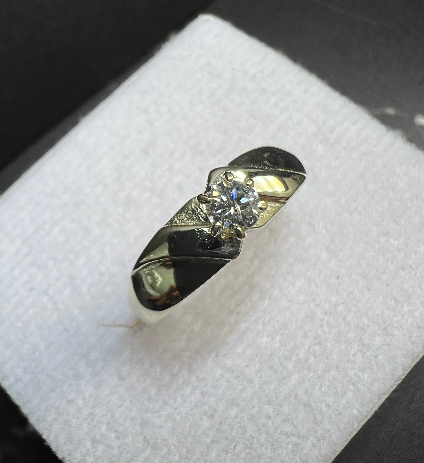 Anillo de Compromiso Oro Amarillo con Diamante Natural 0.15ct