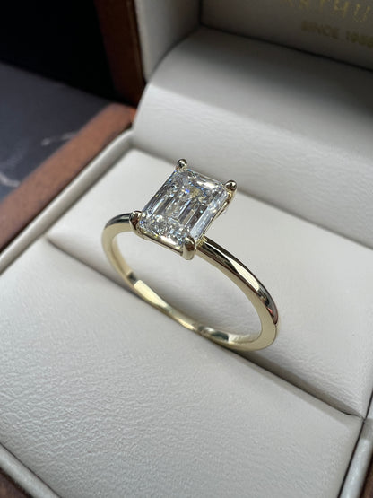 Anillo de Compromiso Oro Amarillo de 14k con Diamante de Laboratorio Esmeralda 1.00ct Certificado IGI