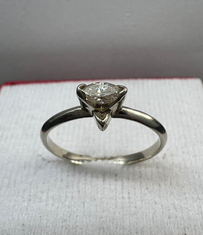 Anillo de Compromiso Oro Blanco con Diamante Natural Marquise 0.15ct