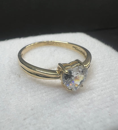 Anillo de Compromiso Oro con Zirconia Corazón