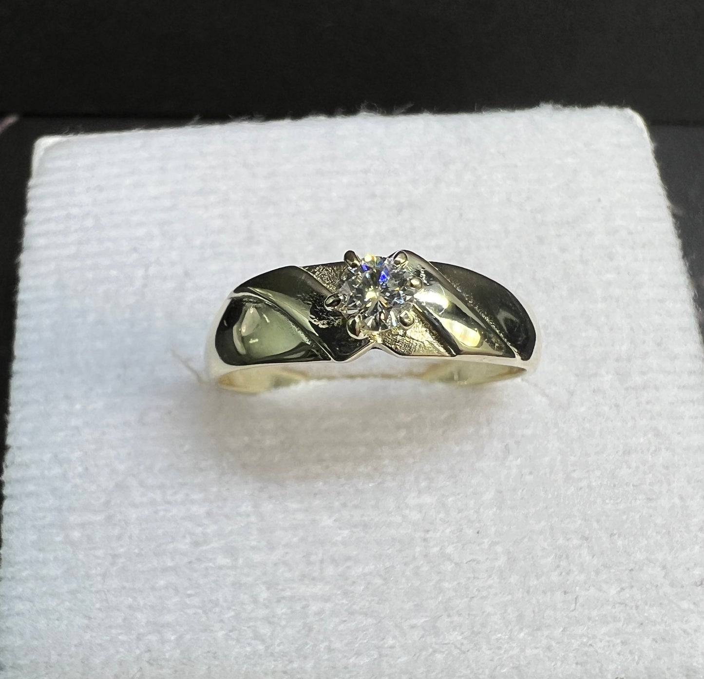 Anillo de Compromiso Oro Amarillo con Diamante Natural 0.15ct