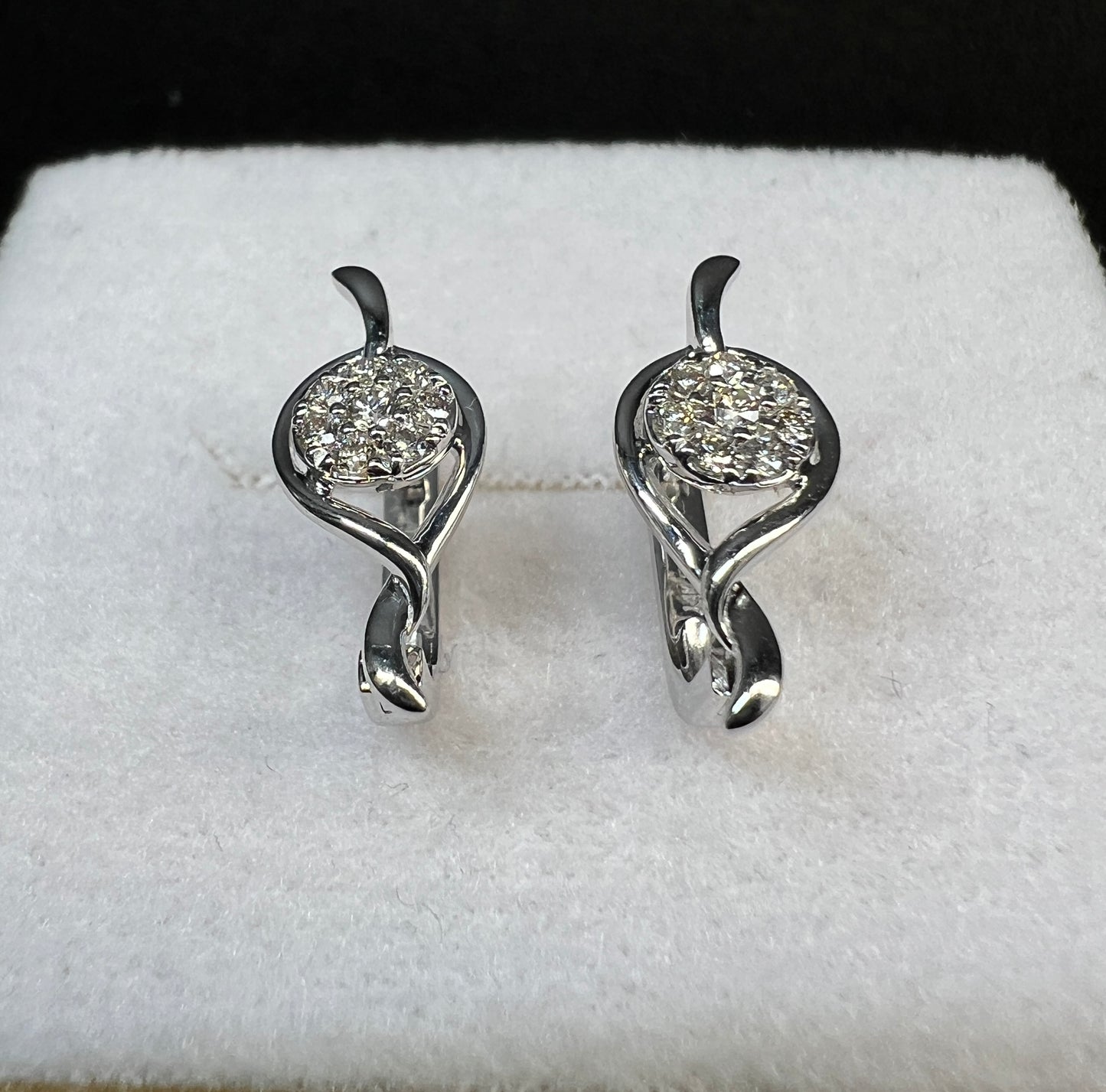 Aretes Oro Blanco con Diamantes Naturales 0.36ct