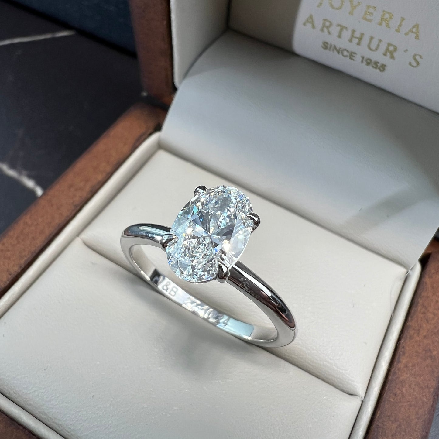 Anillo de Compromiso Oro Blanco 14k con Diamante de Laboratorio Oval 1.50ct Certificado IGI