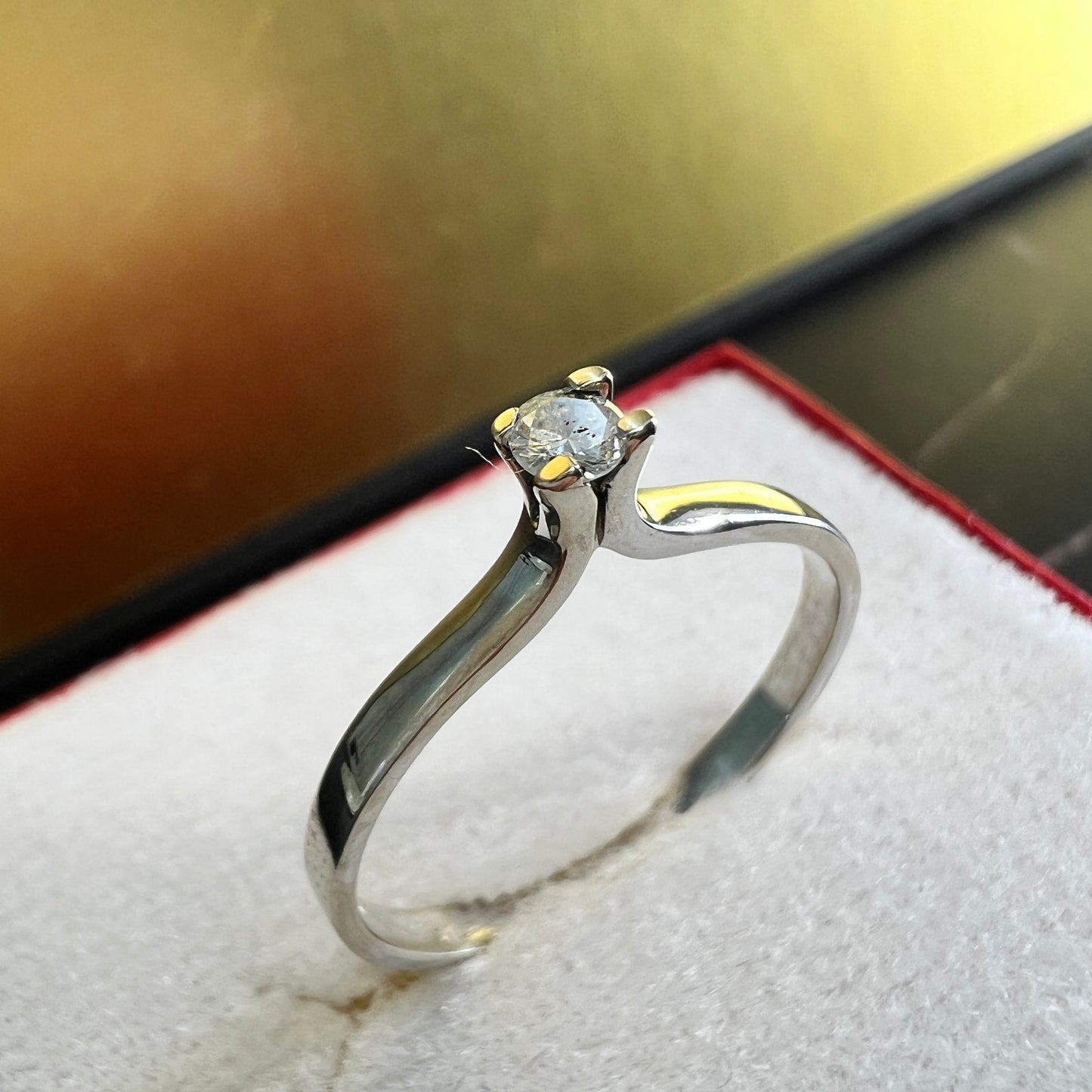 Anillo de Compromiso Oro Blanco 14k con Diamante Natural 0.10ct
