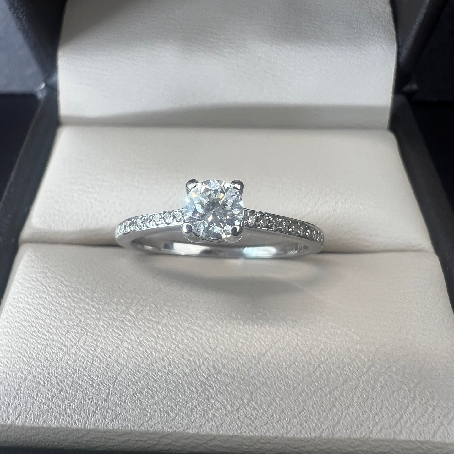 Anillo de Compromiso Oro Blanco 14k con Diamantes Naturales 0.35ct