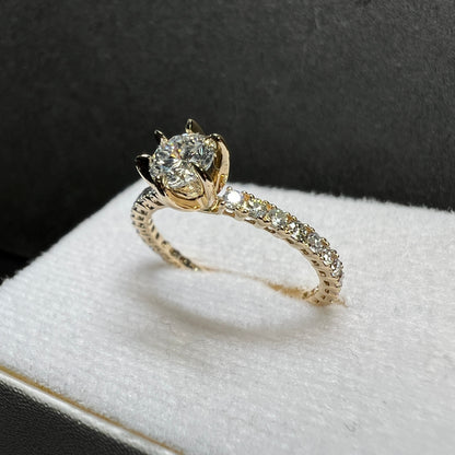 Anillo de Compromiso Pavé Oro Amarillo con Diamantes Naturales 1.22ct
