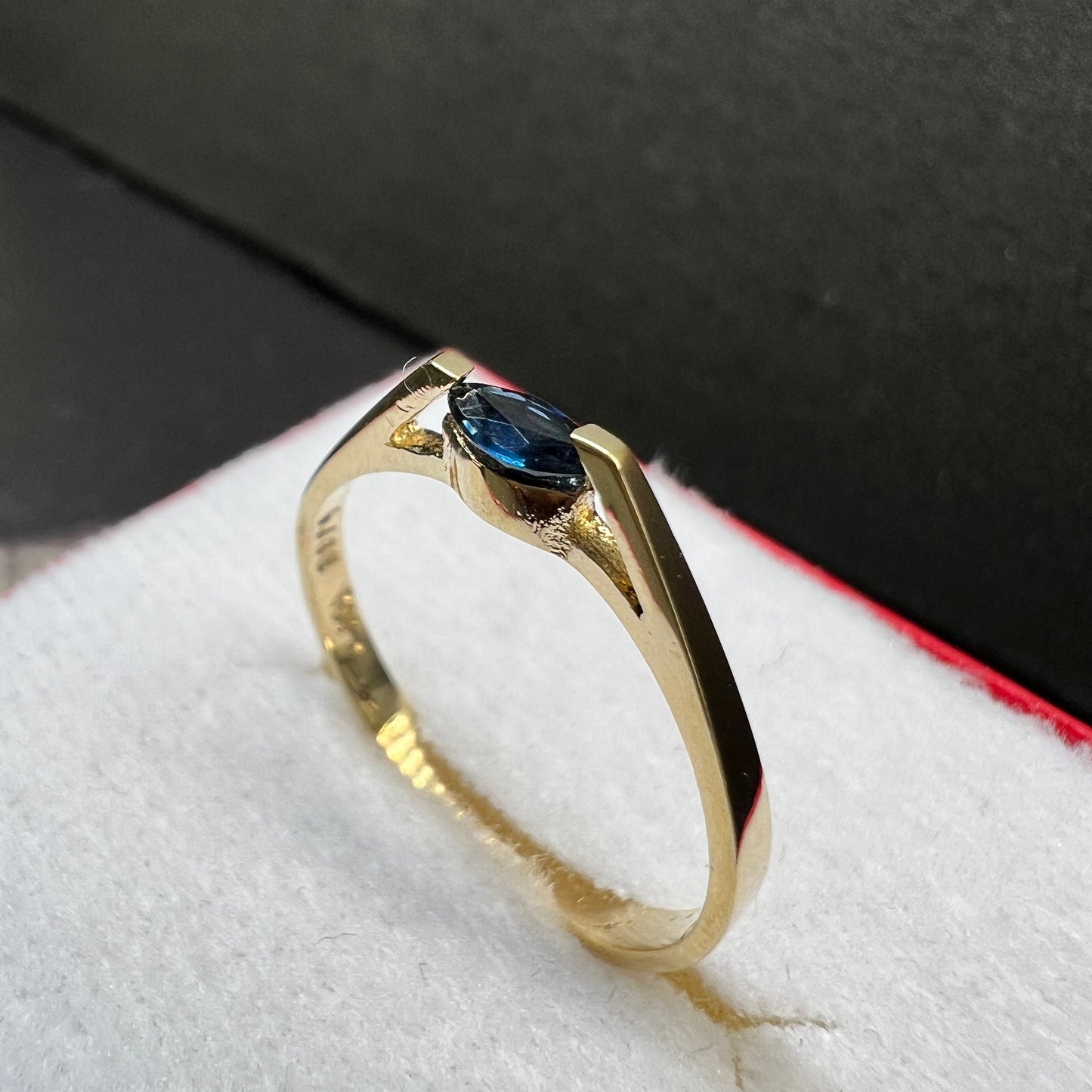 Anillo de Compromiso Oro Amarillo con Zafiro Natural