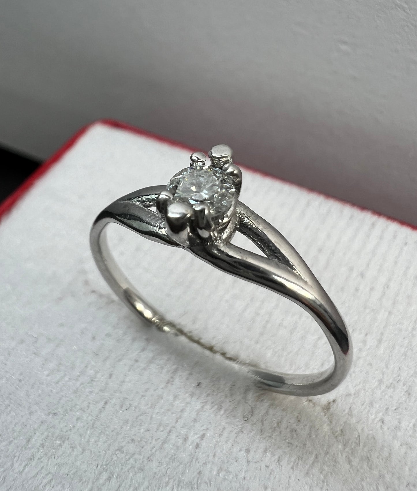 Anillo de Compromiso Oro Blanco con Diamante Natural 0.15ct