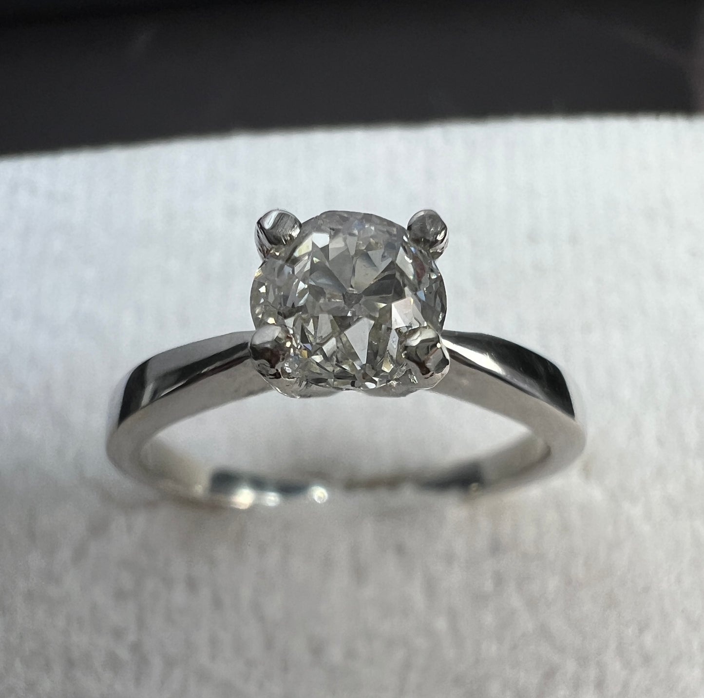 Anillo de Compromiso Oro Blanco con Diamante Natural 0.65ct