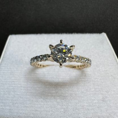 Anillo de Compromiso Pavé Oro Amarillo con Diamantes Naturales 1.22ct