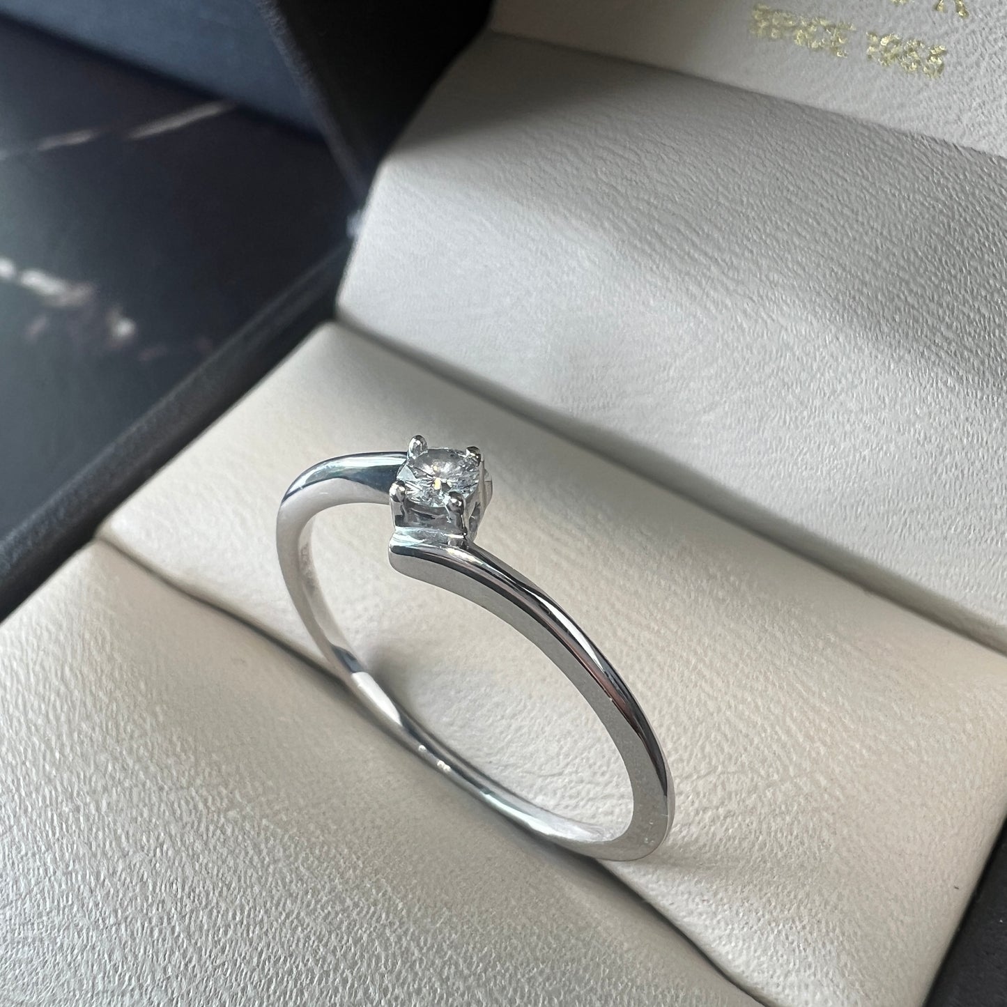 Anillo de Compromiso Oro Blanco 14k con Diamante Natural de 0.07ct