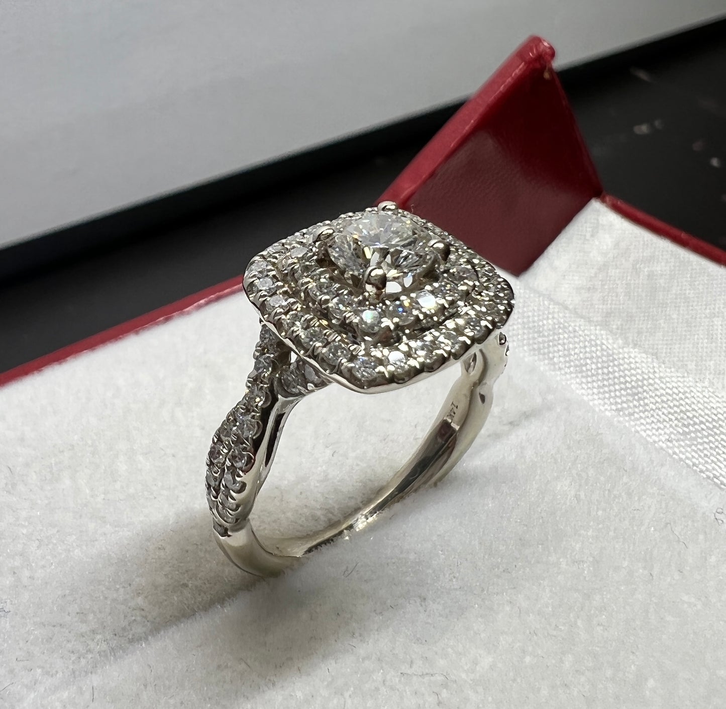 Anillo de Compromiso Oro con Moissanitas Naturales 1.22ct