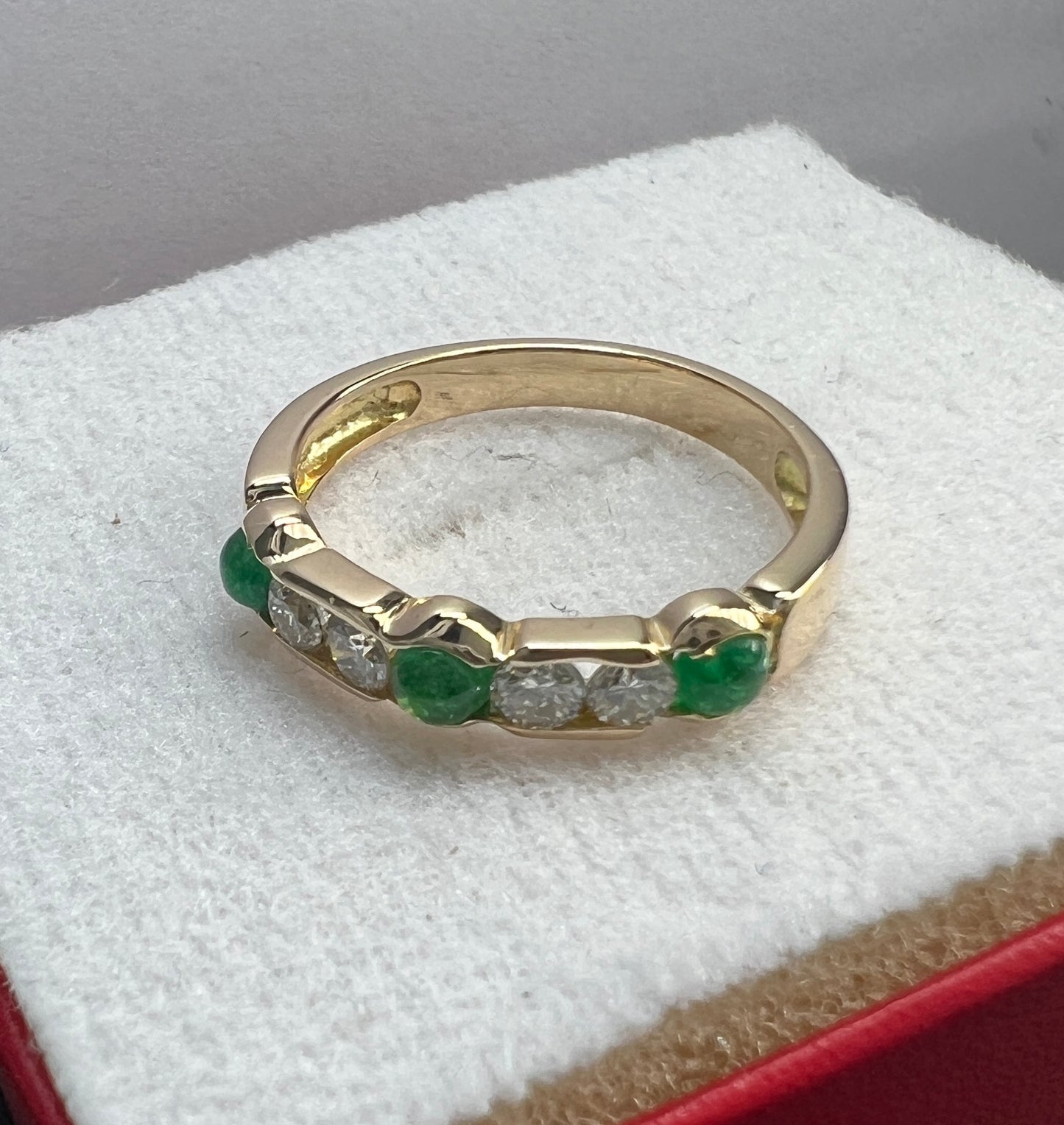 Anillo Churumbela Oro Amarillo con Diamantes y Jades Naturales 0.20ct