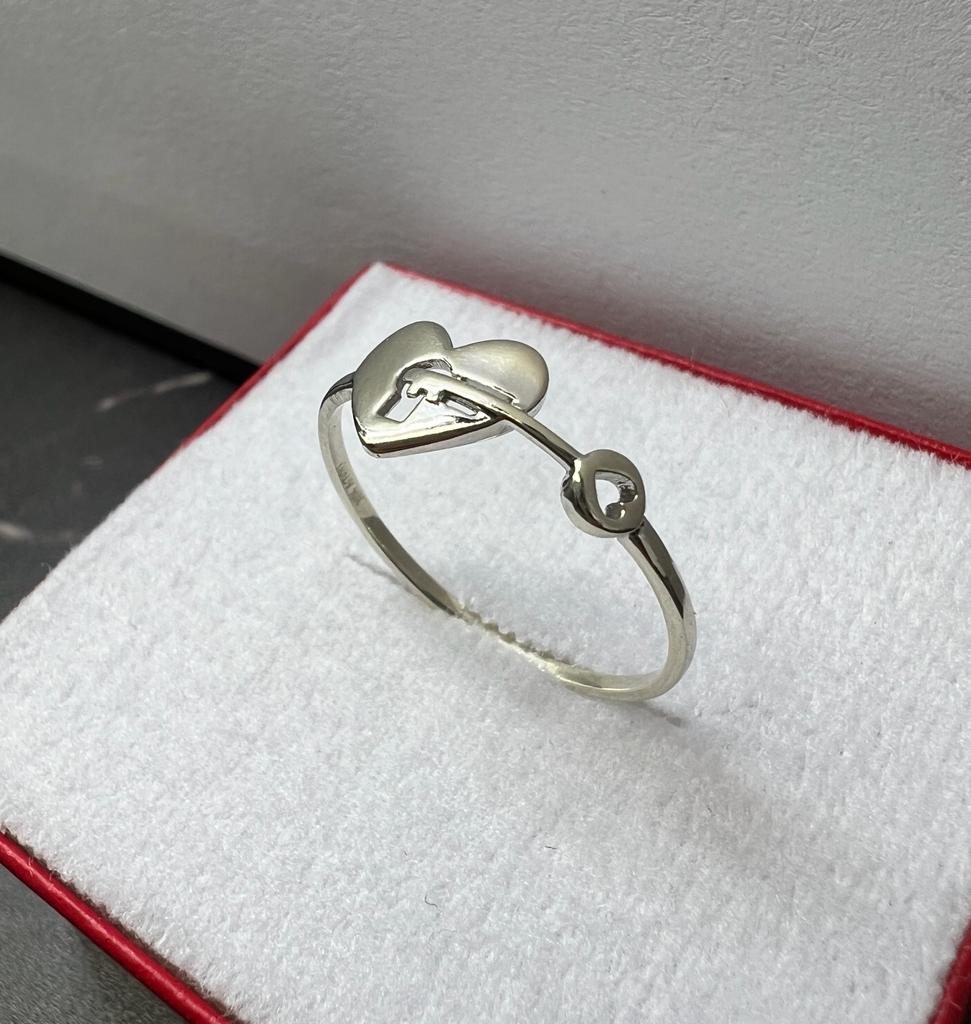 Anillo Corazón con Llave Oro Blanco 10kt