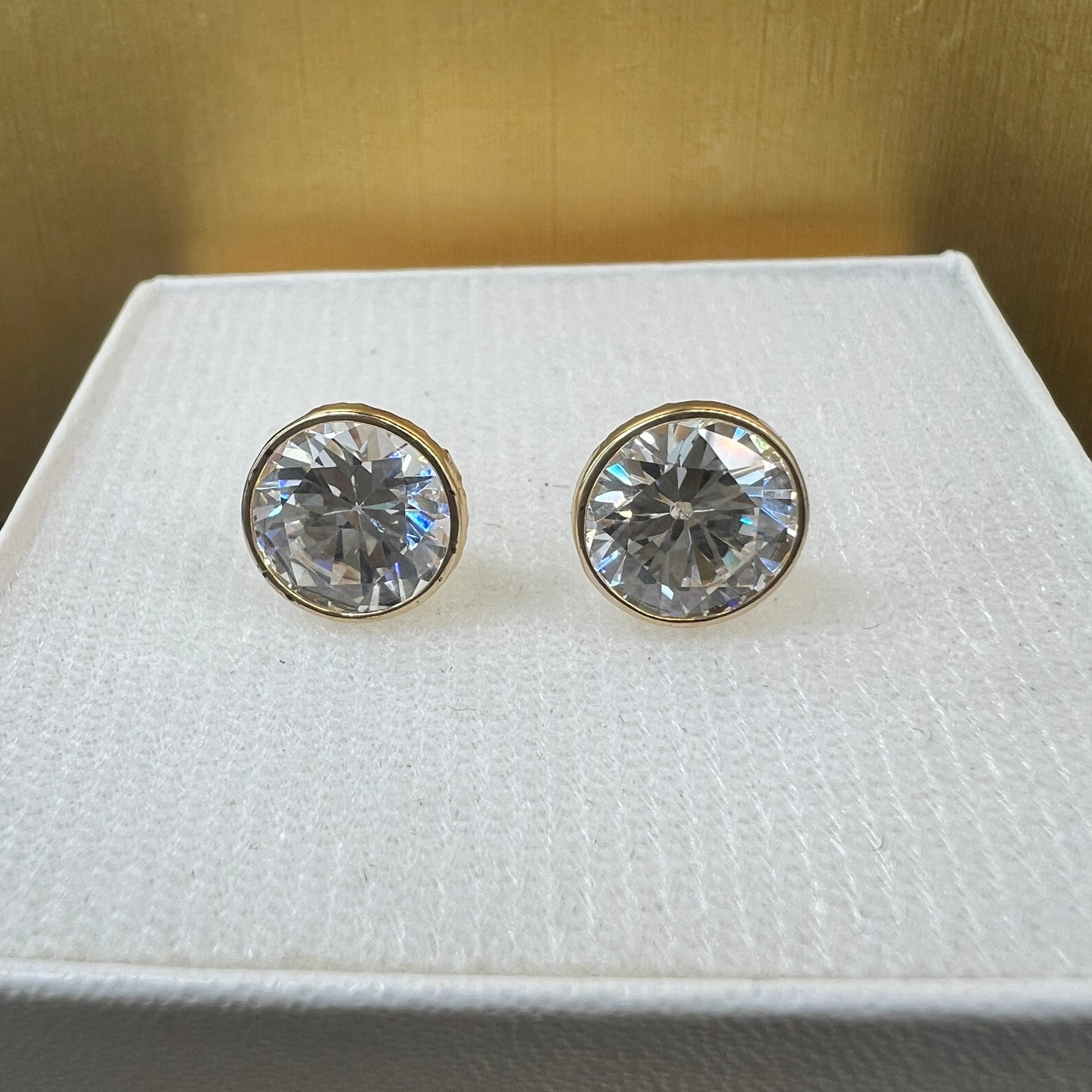 Broqueles con Zirconia Oro Sólido 10kt