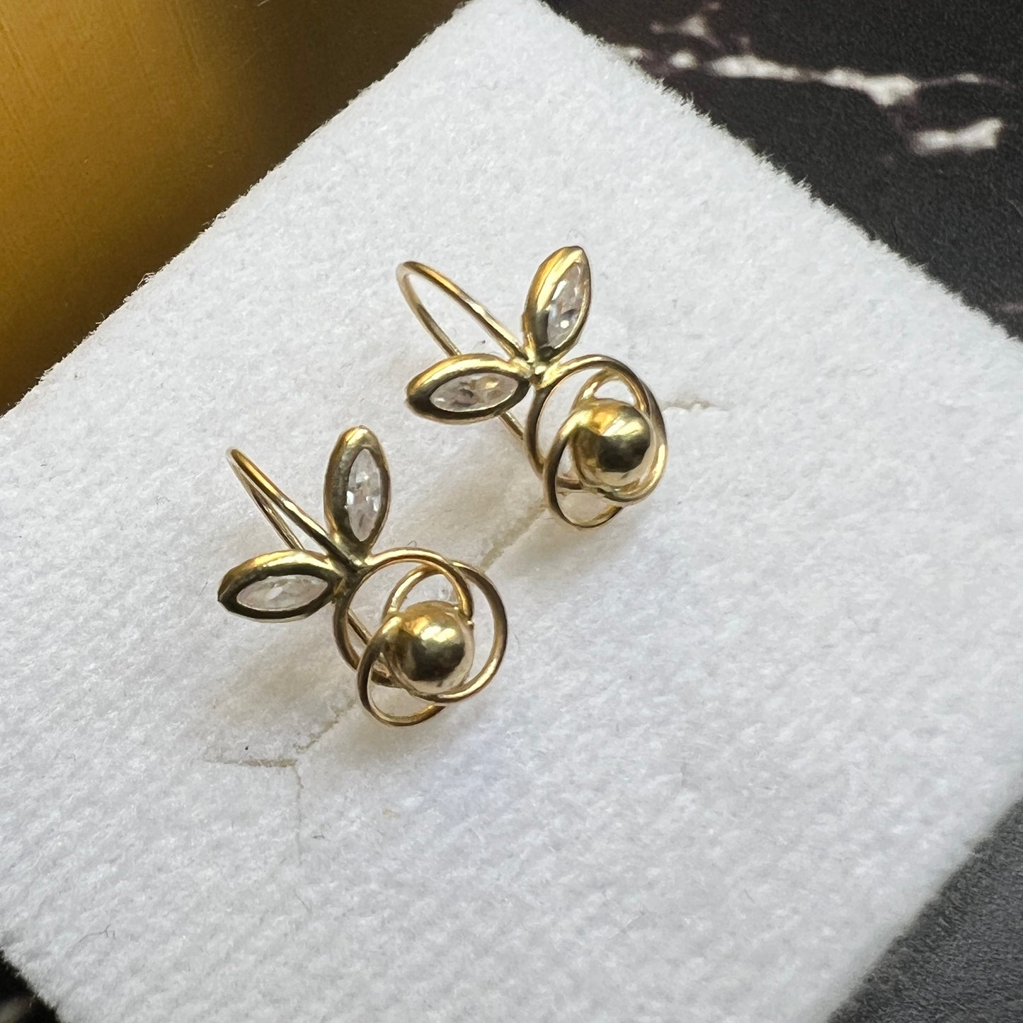 Aretes Oro Sólido 10kt con Zirconias