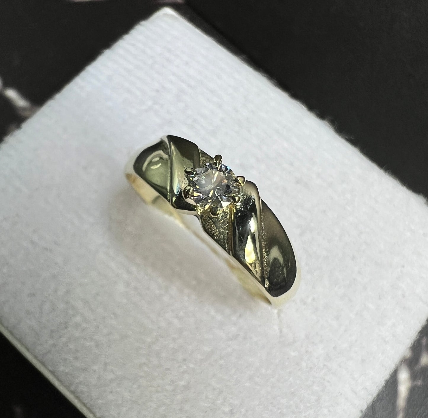 Anillo de Compromiso Oro Amarillo con Diamante Natural 0.15ct