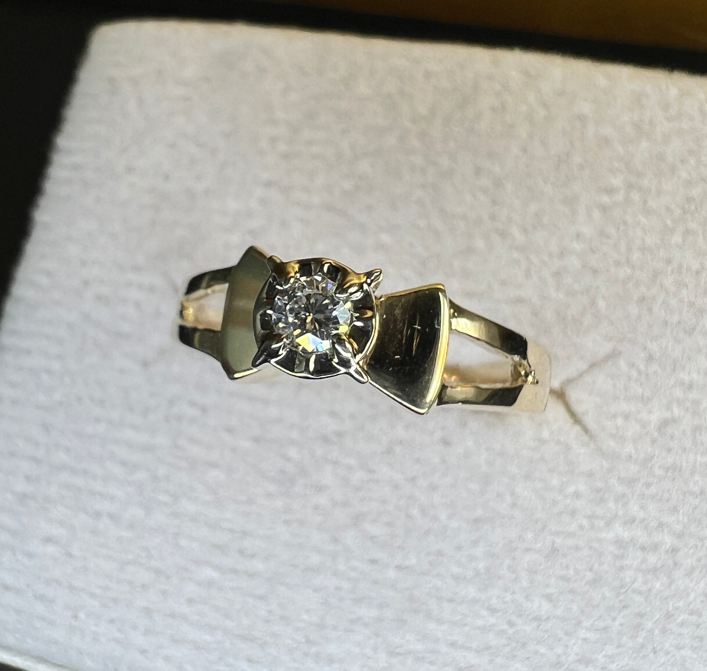 Anillo de Compromiso Oro Amarillo con Diamante Natural 0.15ct