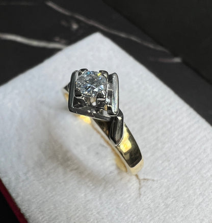 Anillo de Compromiso Oro Amarillo y Blanco con Diamante Natural 0.20ct